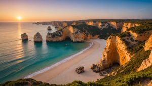 plages dorées et falaises impressionnantes en Algarve